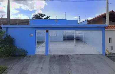 Imagem: A casa possui 4 Dormitórios, 2 Banheiros, 2 Vagas na garagem