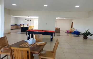 Imagem: A casa em condomínio possui 4 Dormitórios, 2 Banheiros, 400m²