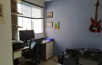 Imagem: A casa possui 3 Dormitórios, 3 Banheiros, 2 Vagas na garagem