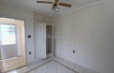 Imagem: A casa possui 2 Dormitórios, 2 Banheiros, 5 Vagas na garagem