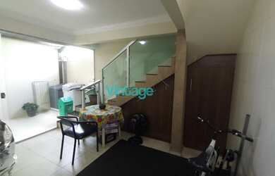 Imagem: A casa possui 2 Dormitórios, 3 Banheiros, 2 Vagas na garagem