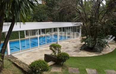 Imagem: A casa em condomínio possui 4 Dormitórios, 5 Banheiros, 3