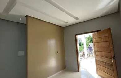 Imagem: A casa possui 3 Dormitórios, 2 Banheiros, 1 Vaga na garagem