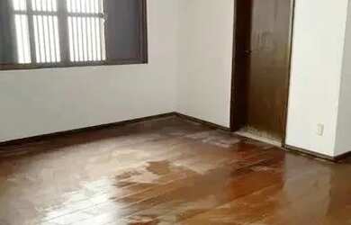 Imagem: A casa possui 5 Dormitórios, 5 Banheiros, 5 Vagas na garagem