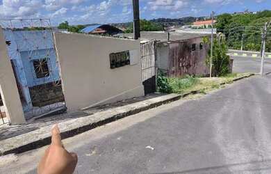 Imagem: A casa possui 4 Dormitórios, 4 Banheiros, 1 Vaga na garagem