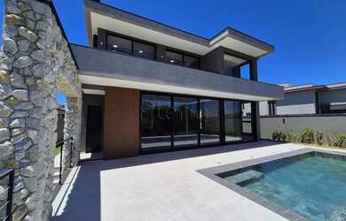 Imagem: A casa em condomínio possui 4 Dormitórios, 5 Banheiros, 4