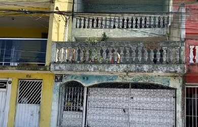 Imagem: A casa possui 3 Dormitórios, 1 Banheiro, 1 Vaga na garagem