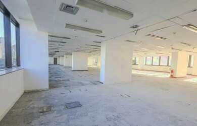 Imagem: O depósito possui 5 Vagas na garagem, 671m² de Área e está