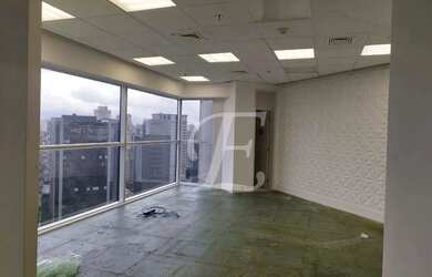 Imagem: O depósito possui 5 Vagas na garagem e 373m² de Área e está