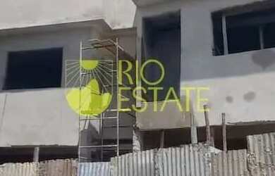 Imagem: A casa possui 3 Dormitórios, 3 Banheiros, 2 Vagas na garagem