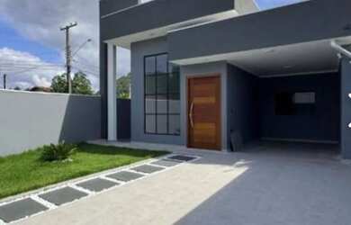 Imagem: A casa possui 3 Dormitórios, 3 Banheiros, 2 Vagas na garagem