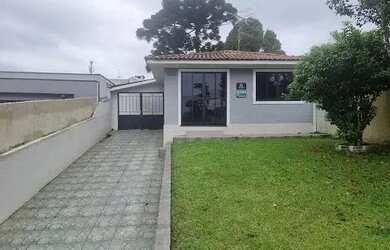 Imagem: A casa possui 4 Dormitórios, 1 Banheiro, 2 Vagas na garagem