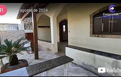 Imagem: A casa possui 1 Dormitório, 3 Banheiros, 4 Vagas na garagem