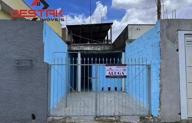 Imagem: A casa possui 1 Dormitório, 1 Banheiro, 1 Vaga na garagem