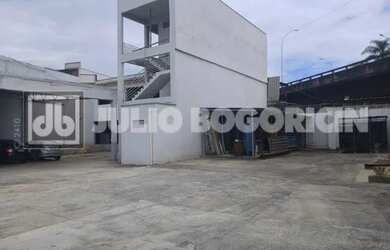 Imagem: O depósito possui 5 Vagas na garagem, 377m² de Área e está