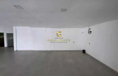 Imagem: O depósito possui 5 Vagas na garagem, 250m² de Área e está