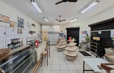 Imagem: O depósito possui 1 Vaga na garagem, 140m² de Área e está