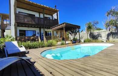 Imagem: A casa possui 2 Dormitórios, 1 Banheiro, 4 Vagas na garagem