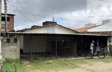 Imagem: A casa possui 2 Dormitórios, 1 Banheiro, 1 Vaga na garagem