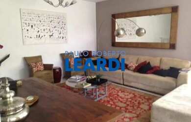 Imagem: A casa em condomínio possui 4 Dormitórios, 4 Banheiros, 2