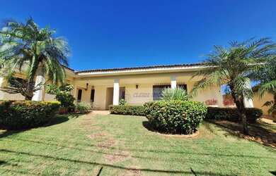 Imagem: A casa possui 3 Dormitórios, 4 Banheiros, 4 Vagas na garagem