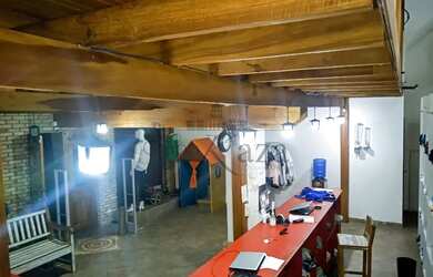 Imagem: O depósito possui 5 Vagas na garagem e 390m² de Área e está