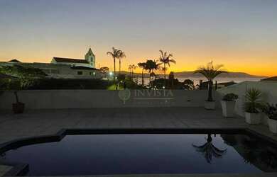 Imagem: A casa possui 3 Dormitórios, 4 Banheiros, 4 Vagas na garagem