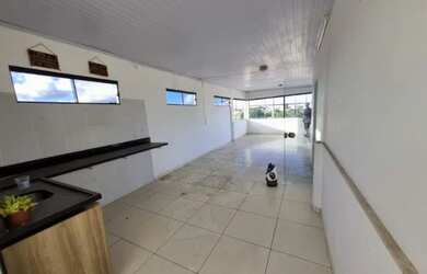 Imagem: O depósito possui 5 Vagas na garagem e está localizado em