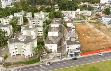 Imagem: O apartamento possui 1 Dormitório, 1 Banheiro, 1 Vaga na garagem