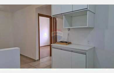 Imagem: O apartamento possui 2 Dormitórios, 1 Banheiro, 1 Vaga na garagem