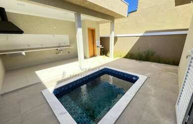 Imagem: A casa possui 2 Dormitórios, 3 Banheiros, 2 Vagas na garagem