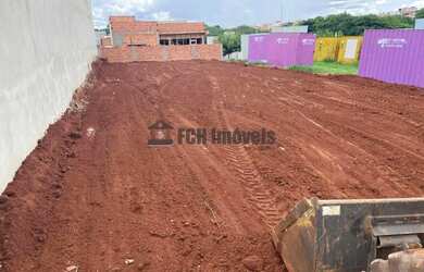 Imagem: O terreno possui 250m² de Área e está localizado em Portal