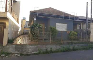 Imagem: A casa para alugar possui 4 Dormitórios, 1 Banheiro, 2 Vagas