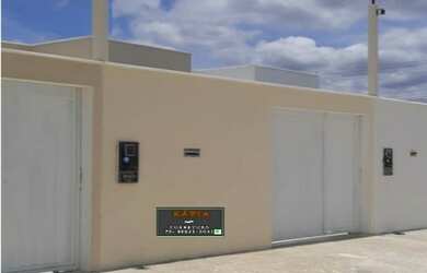 Imagem: A casa possui 2 Dormitórios e 2 Vagas na garagem e está localizado