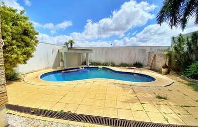 Imagem: A casa possui 3 Dormitórios, 5 Banheiros, 5 Vagas na garagem