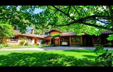 Imagem: A casa possui 3 Dormitórios, 4 Vagas na garagem e está localizado