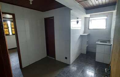 Imagem: A kitnet possui 1 Dormitório, 1 Banheiro e está localizado