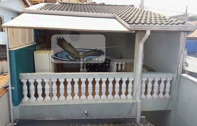 Imagem: A casa possui 2 Dormitórios, 2 Banheiros, 2 Vagas na garagem