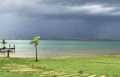 Imagem: O terreno possui 300m² de Área e está localizado em Luzimangues