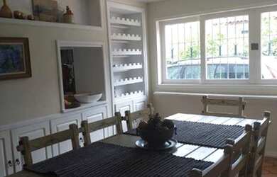 Imagem: A casa possui 4 Dormitórios, 2 Banheiros, 3 Vagas na garagem