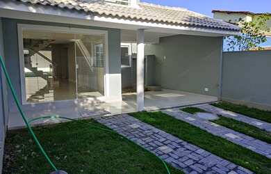 Imagem: A casa possui 3 Dormitórios, 4 Banheiros, 2 Vagas na garagem