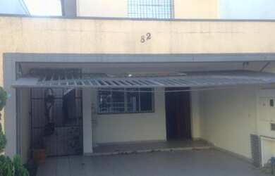 Imagem: O depósito possui 2 Vagas na garagem e 220m² de Área e está