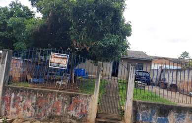 Imagem: A casa possui 4 Dormitórios, 1 Banheiro, 192m² de Área e