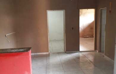 Imagem: A casa possui 2 Dormitórios, 1 Banheiro, 3 Vagas na garagem