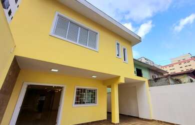 Imagem: A casa possui 4 Dormitórios, 5 Banheiros, 5 Vagas na garagem