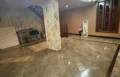 Imagem: A casa possui 4 Dormitórios, 4 Banheiros, 3 Vagas na garagem