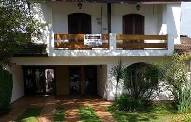 Imagem: A casa em condomínio possui 3 Dormitórios, 2 Banheiros, 4