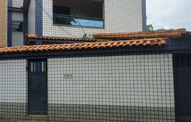 Imagem: A casa possui 4 Dormitórios, 5 Banheiros, 3 Vagas na garagem