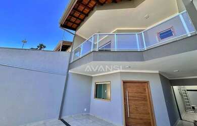 Imagem: A casa possui 3 Dormitórios, 2 Banheiros, 3 Vagas na garagem