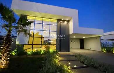 Imagem: A casa possui 3 Dormitórios, 4 Banheiros, 2 Vagas na garagem